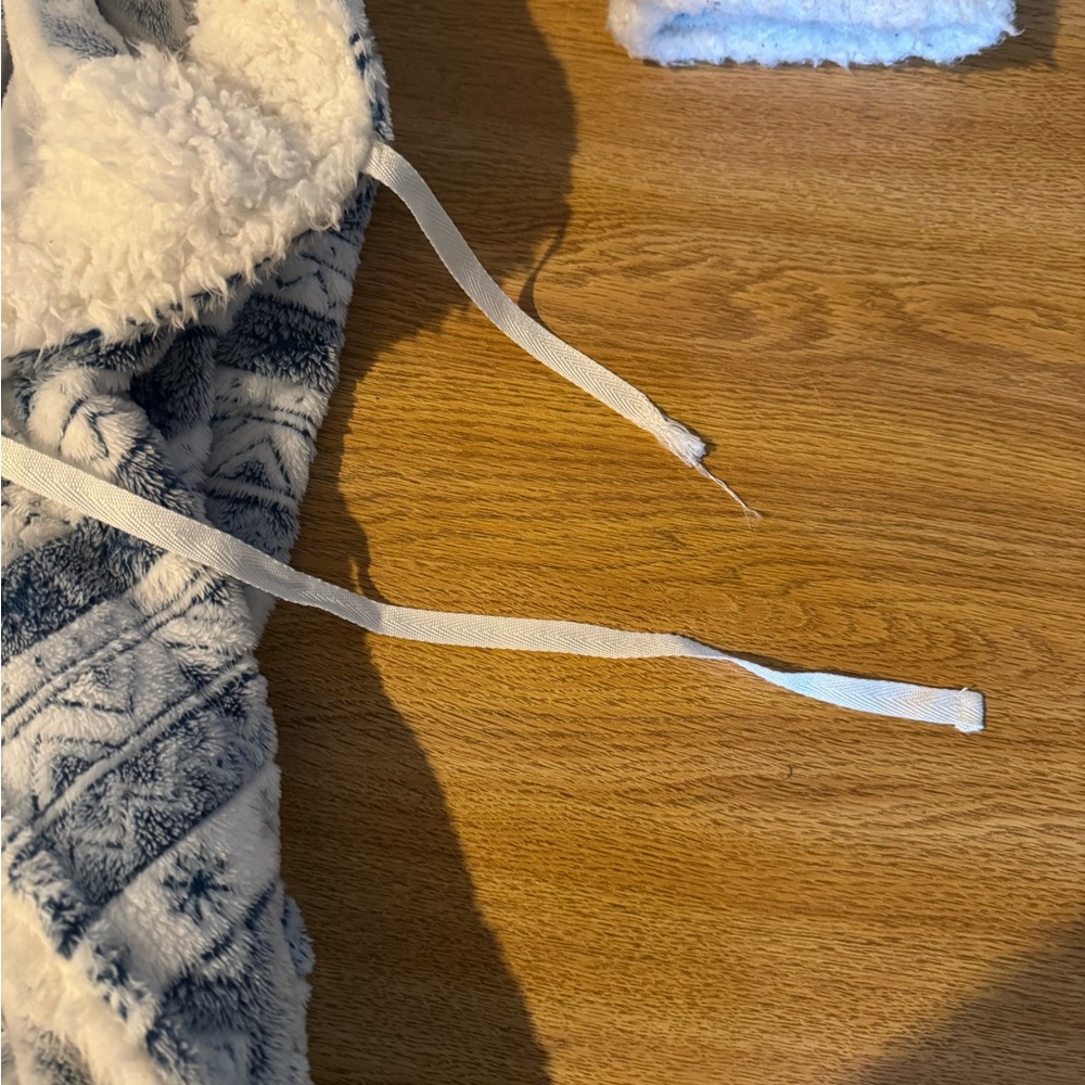 Cozy Hooded Fleece Robe with Pattern - Picture 4 of 4